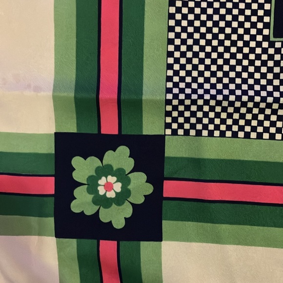 Beautiful, floral print Vintage scarf. - Picture 2 of 4